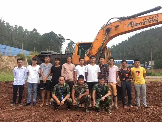 哪有学挖掘机的好学校