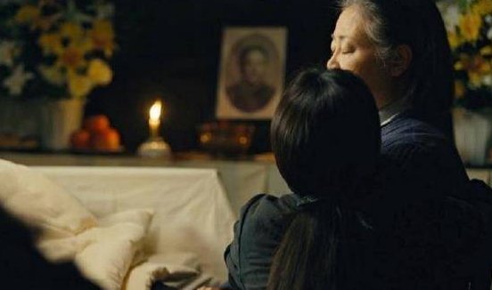 宋佳、辛柏青含泪再唱《人世间》！前奏响起，让你回忆起了哪些感人剧情？