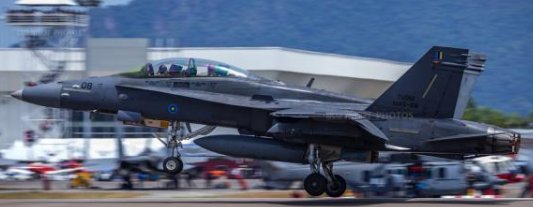 F18D多用途战斗机VS歼15舰载机？谁厉害不吹不黑