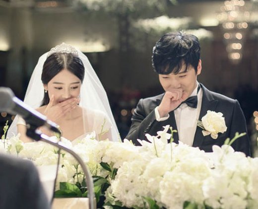 晟敏与妻子在台上热吻，他们为何要在节目中这么做？