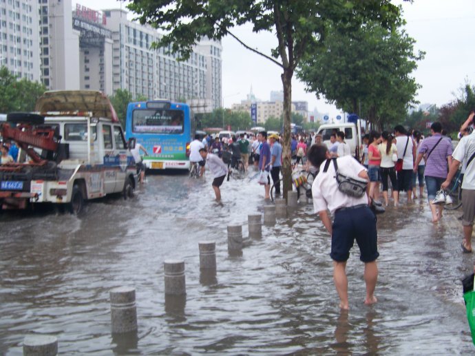 为什么河南最近频繁遭遇强降雨？