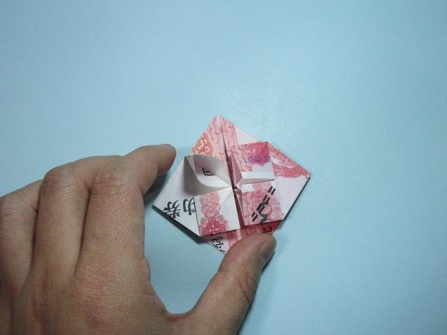钞票叠爱心方法