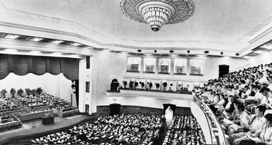 刘少奇在党的八大的政治报告中指出,我国国内的主要矛盾