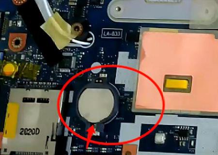 戴尔笔记本电脑电池怎么拆下来？