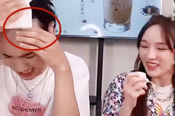 自黑也有套路，韩美娟表示自己发际线就是优秀，发际线为何捆绑着艺人？