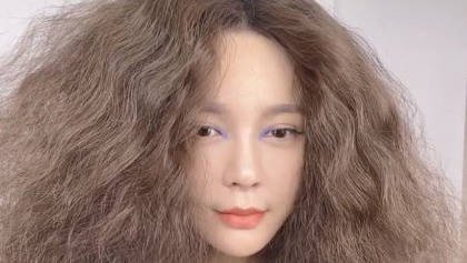 沈梦辰爆炸头曝光，你欣赏的了她这种风格吗？