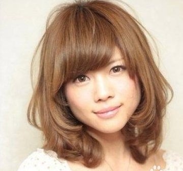 我是直长发。不用卷发棒，自己怎么弄梨花头？