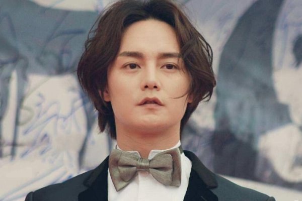 尹正发文力挺张若昀，“耍大牌”用缩写，他们两的关系如何？