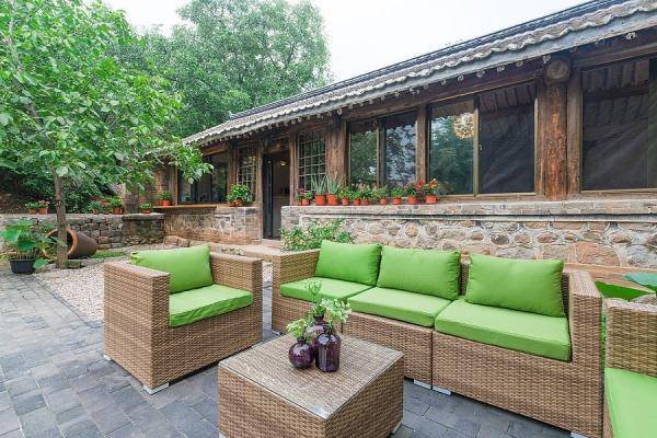 民宿需要提前7天才能够退房,女顾客不满放水报复,这次你站民宿还是顾客?