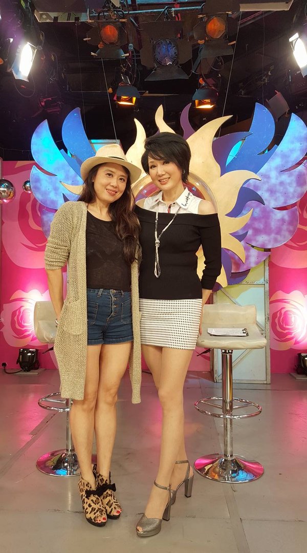 至今未婚！61岁女星一年近况曝光，身材走样曾被封为长腿姐姐，你怎么看？