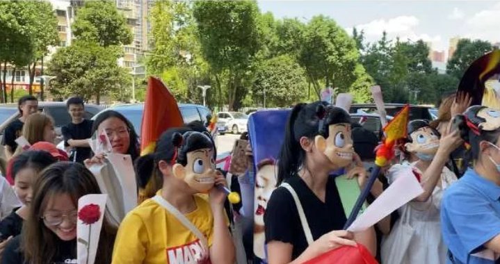 宁静粉丝戴哪吒面具应援，哪吒面具有何寓意呢