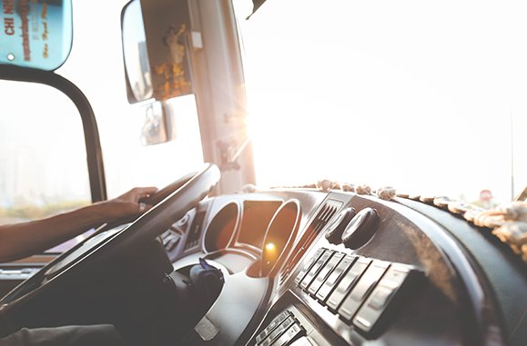 非常喜欢开车，怎样才能成为一名公交车司机？