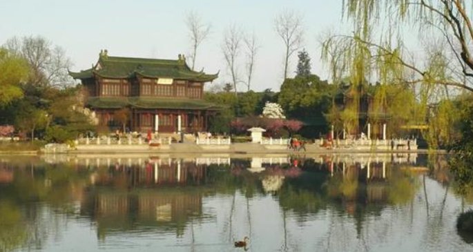 《黄鹤楼送孟浩然之广陵》中的广陵指今江苏省什么市？