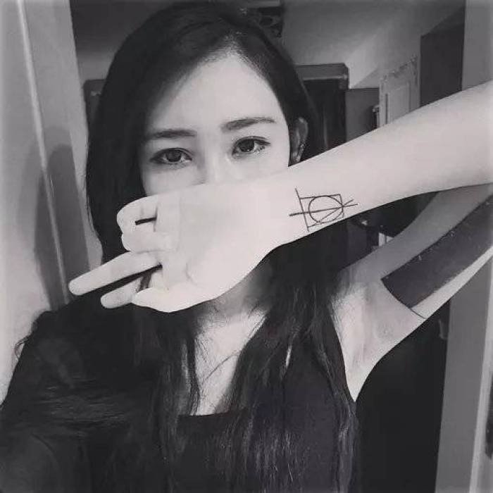 有什么好看的qq女生灰色头像