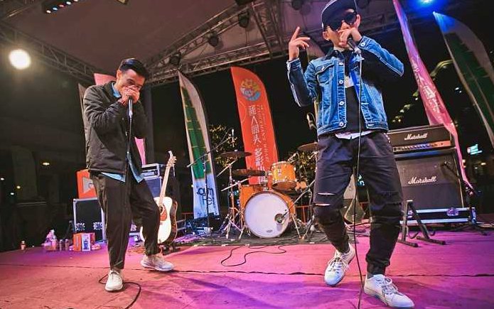 “为什么最迷人的最危险，为什么爱会让人变残缺。”是哪首歌的歌词？