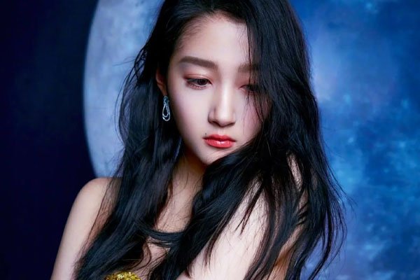 关晓彤吐槽自己的照片像微信开屏，你认为这组照片的构图怎么样？