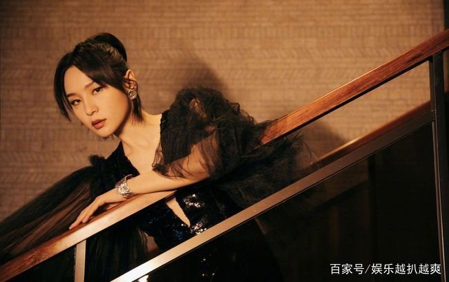 “不受欢迎”的周笔畅默默圈粉三千万，她成功的超越李宇春，你怎么看？