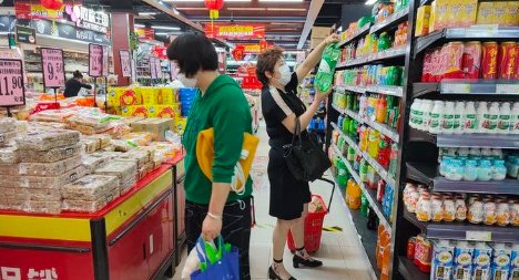 第一批“解封”的上海人都出去干什么了？超市卖场有没有出现抢购现象？