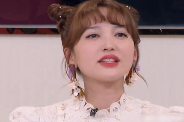 金莎冒充追求者给孟佳送玫瑰花娃娃,金莎这么做是出于什么?