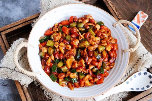 宫保鸡丁与清朝的哪位名人有关