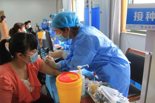 6月10日后，多地暂停新冠疫苗第一针接种，真相到底如何？