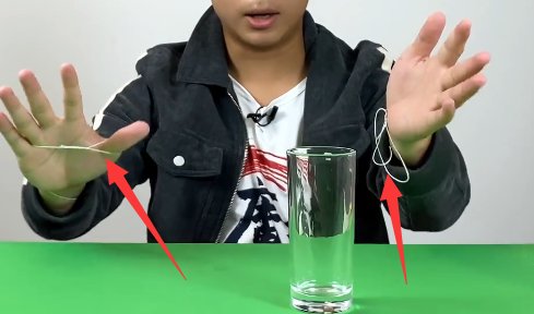 隔空吸杯子魔术教程