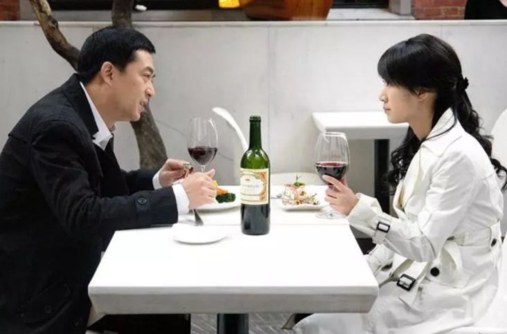 蜗居中宋思明和海藻第一次的描写是什么？