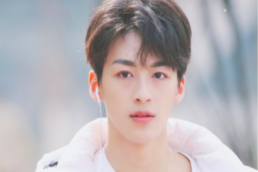 何洛洛考了几次高考