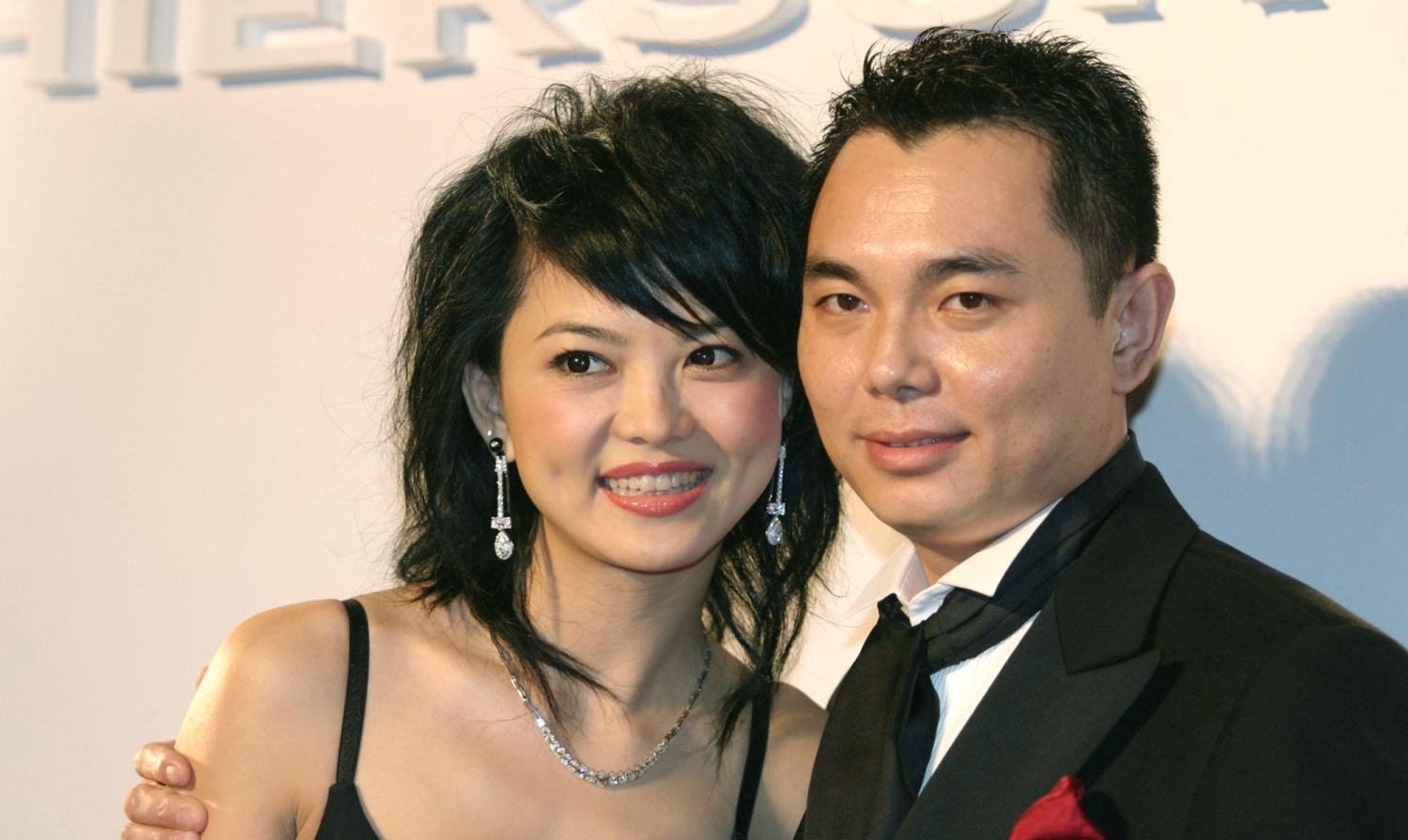 曾和李湘秦海璐争男友失败大病住院，周艳泓现在过得怎样了？