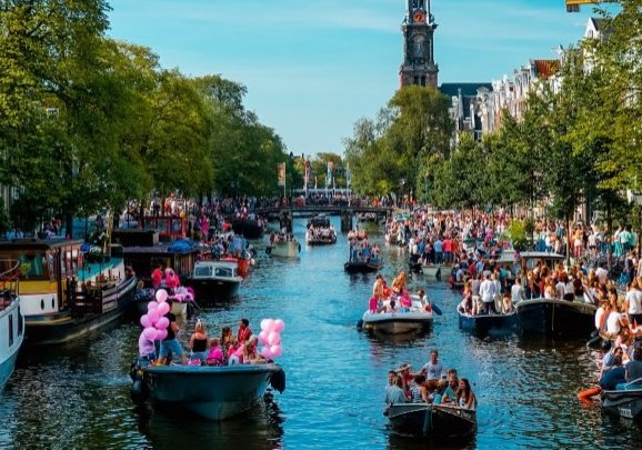 男友带他的朋友一起玩，我该怎么办？