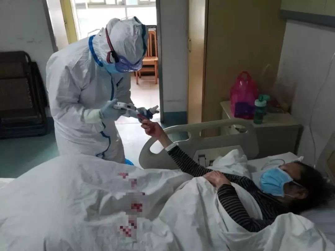 响应防疫政策，6成职场人国庆假日选择就地过节，就地过节对防疫有何益处？