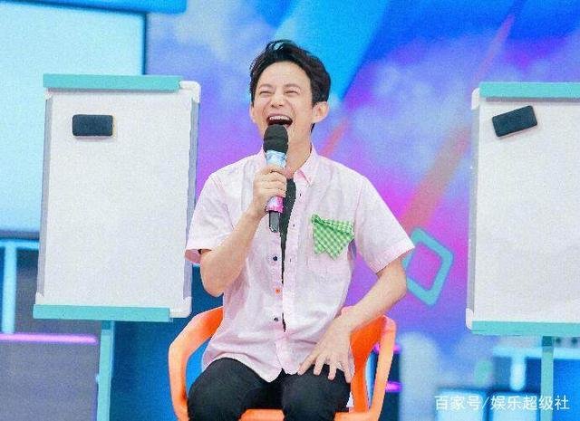 “喜剧女王”马丽给何炅送生日祝福，对何炅的称呼为何让网友不解？