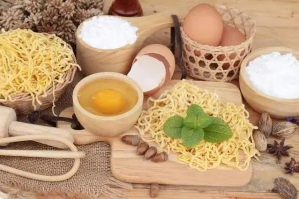 白象方便面中吃出异物,客服对此作何回应?