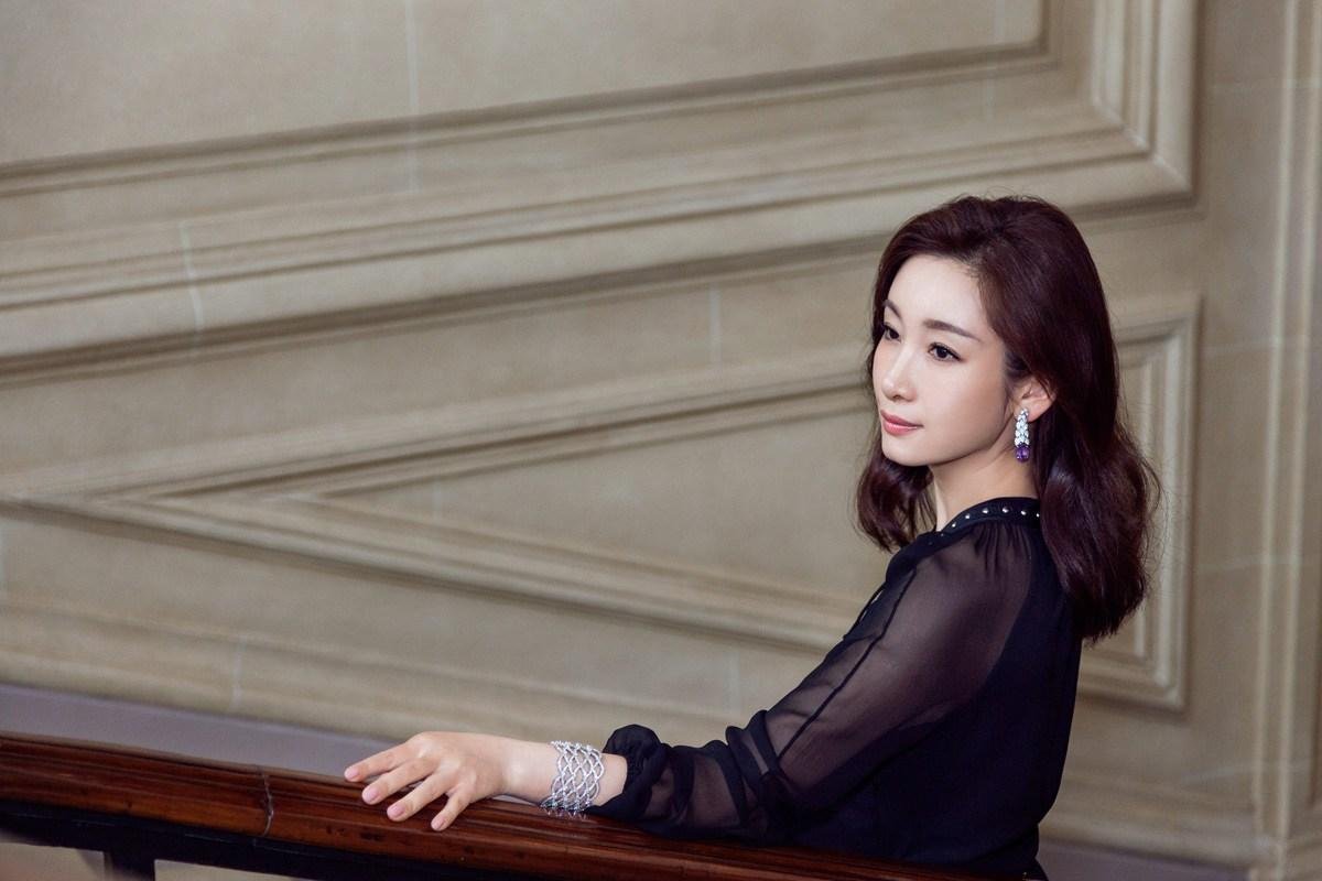 曾和李湘秦海璐争男友失败大病住院，周艳泓现在过得怎样了？