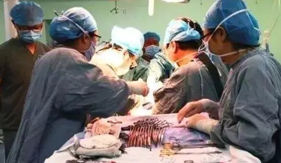 广西癌症老人三次手术后去世，家属投诉获全额退费，此事最终是如何处理的？