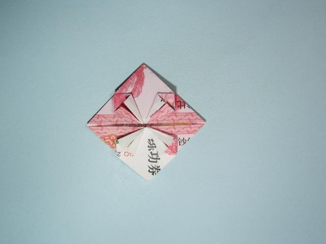 钞票叠爱心方法