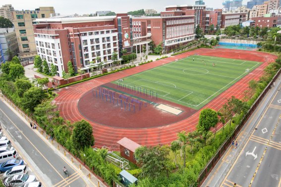 深圳龙岗外国语学校学费是多少？