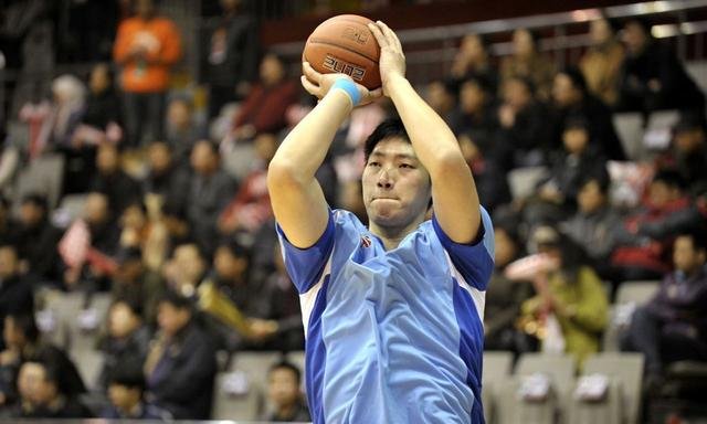 打爆周琦、王哲林，为何韩德君却在国家队站不住脚呢？