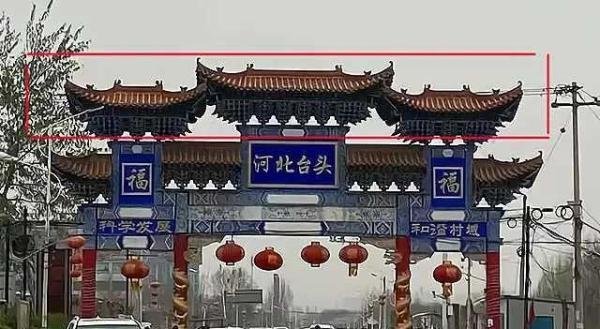 河北台头“牌楼坠落”致8死1伤：设计问题，极端天气不该背锅！