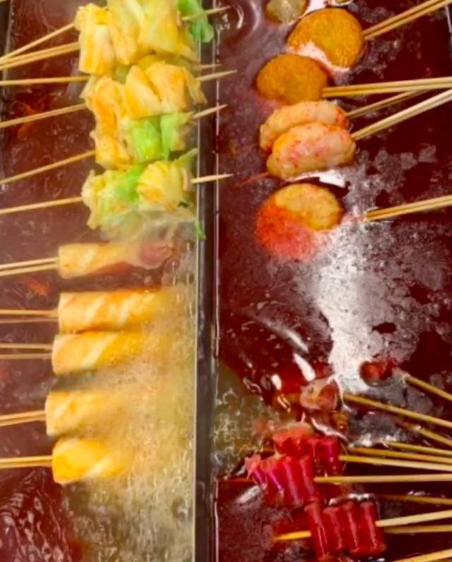 东北一串店禁玩手机每人低消10串，这样的店是有多少人愿意消费的？