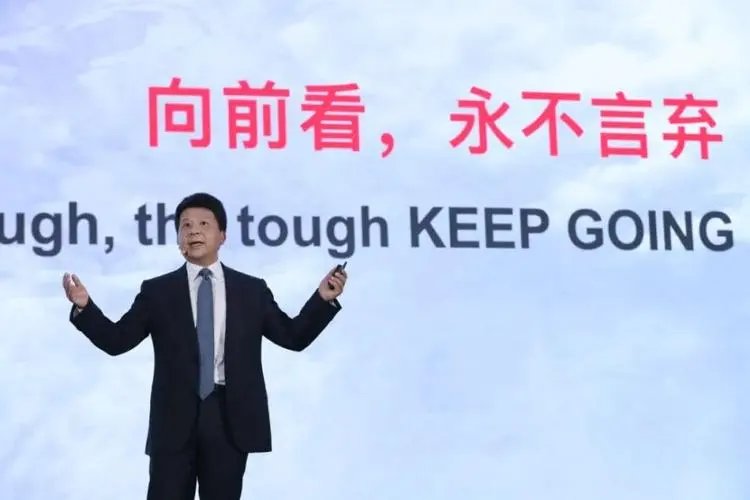 华为回应将发布“向上捅破天”的技术：将支持卫星通信，这能说明什么呢？