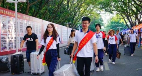 大学生领证1小时就闹离婚，法院：有一定感情基础，不准离