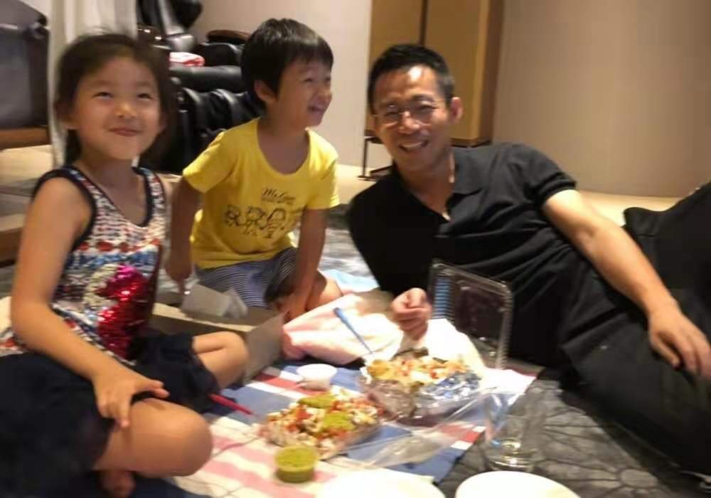 山东菏泽一爸爸发愁女儿长得太像自己,这位爸爸为何会有这样的烦恼?