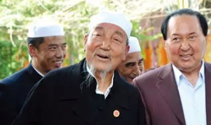 自治区主席大还是自治区党委书记大