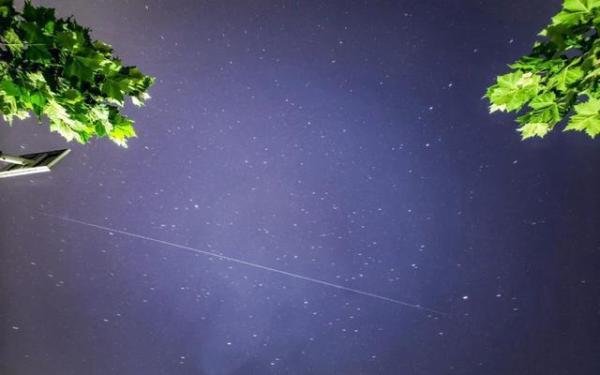 网友拍到中国空间站从头顶飞过 这是咋情况？