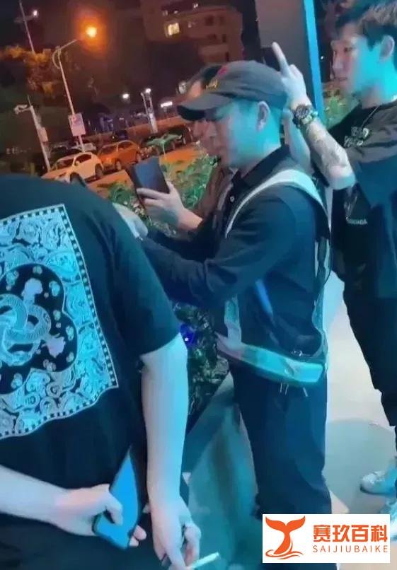 厦门路虎“车内不雅视频”流出，监控曝光：“谁让她喝醉的，活该！”