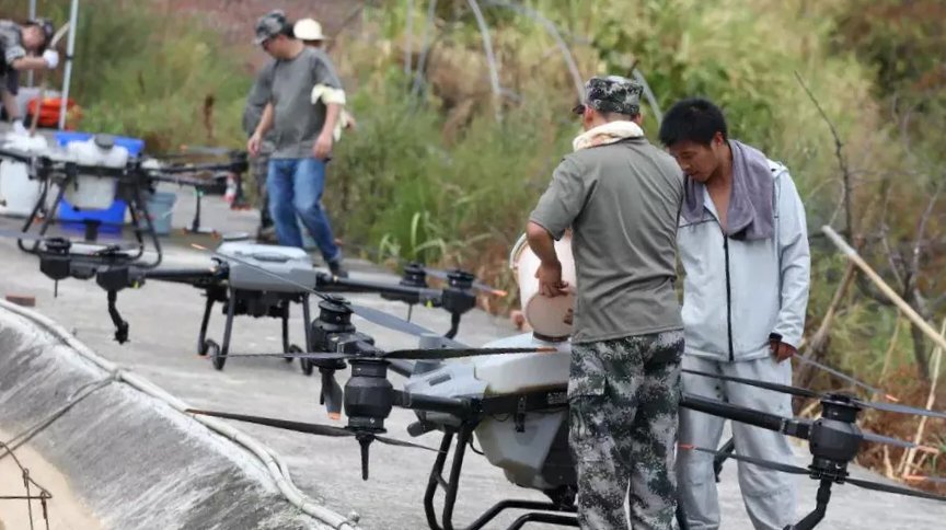 摄影师：重庆人都向着山火跑！你从重庆人身上看到了哪些精神？