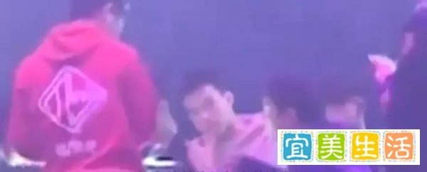 17岁男生挥霍30万留学费，家长还要商家退钱？