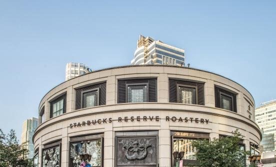 星巴克新CEO将坐公司提供公务机上下班,“天价通勤”与所倡导环保理念冲突