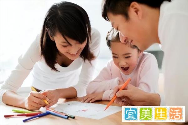 太暖心！男孩偷拿幼儿园玩具妈妈领去自首，民警耐心教育！